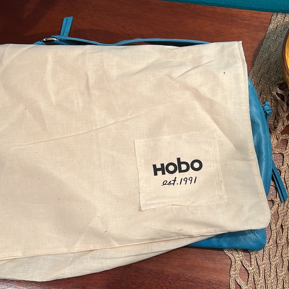 2025 FALL HANDBAG TREND ALERT!! Hobo brand Paulette hobo style shoulder bag - Picture 8 of 8